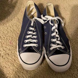Navy blue low top converse